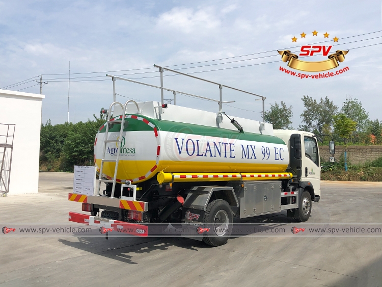 8,000 Litres Fuel Tanker Sinotruk - RB